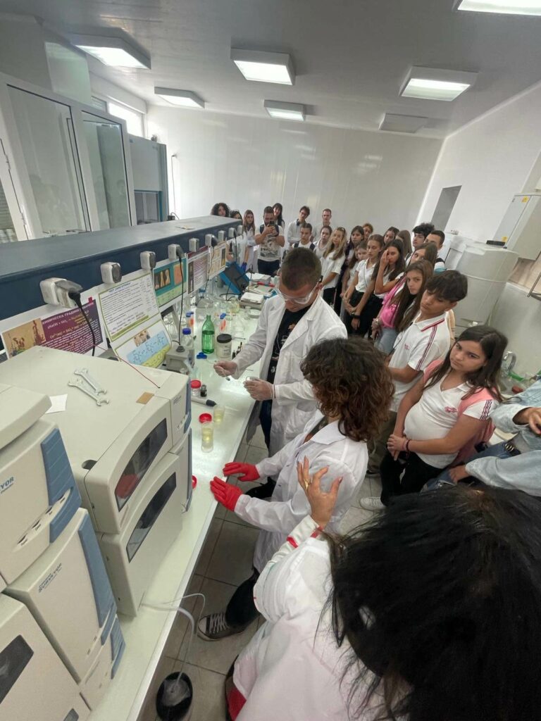 Trakia-University-Students-in-the-Lab